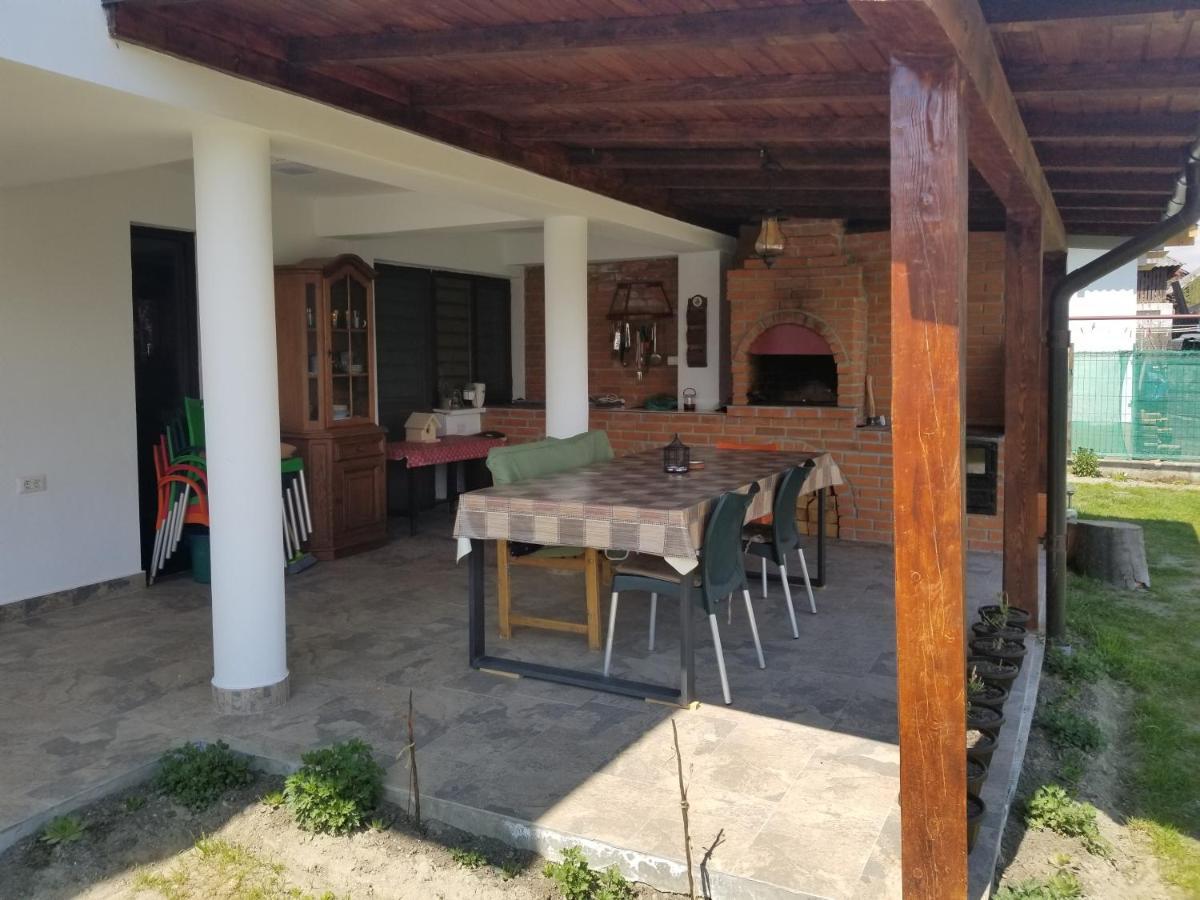 Autentic Adorabil Apartment Albestii Paminteni Luaran gambar